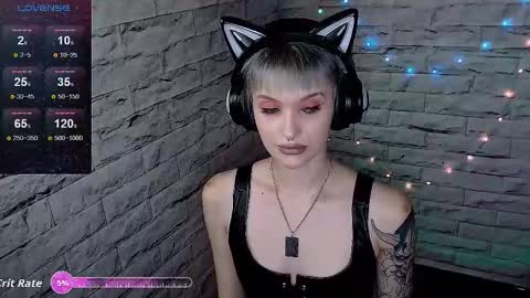 Snapshot of lauren_raquel chatting on 10-16-25, 06:09 Eva online show from 10-16-25, 06:09