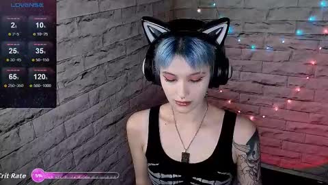 Snapshot of lauren_raquel chatting on 11-24-25, 10:59 Eva online show from 11-24-25, 10:59