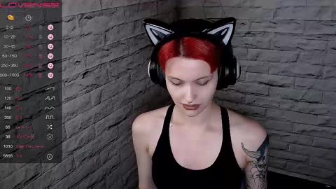 Snapshot of lauren_raquel chatting on 06-06-26, 04:12 Eva online show from 06-06-26, 04:12
