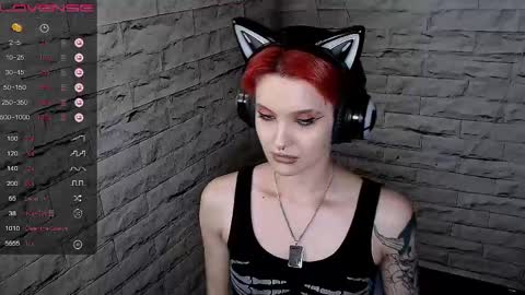 Snapshot of lauren_raquel chatting on 06-08-26, 07:14 Eva online show from 06-08-26, 07:14