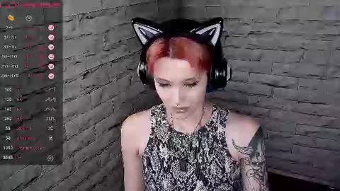 Snapshot of lauren_raquel chatting on 06-12-26, 07:02 Eva online show from 06-12-26, 07:02