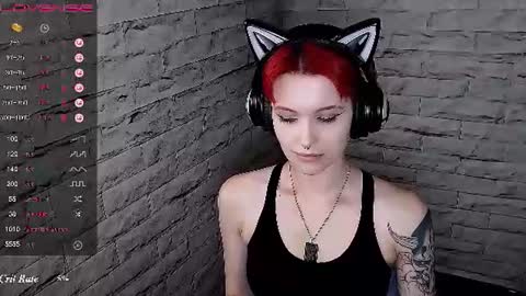 Snapshot of lauren_raquel chatting on 06-17-26, 06:42 Eva online show from 06-17-26, 06:42
