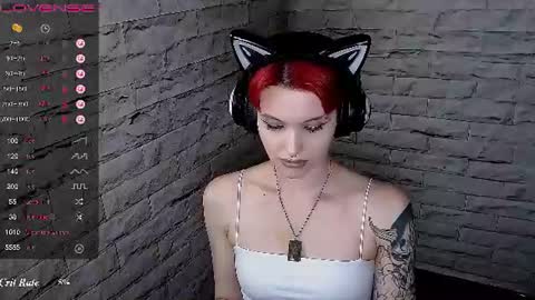 Snapshot of lauren_raquel chatting on 06-19-26, 06:34 Eva online show from 06-19-26, 06:34