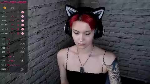 Snapshot of lauren_raquel chatting on 06-21-26, 05:15 Eva online show from 06-21-26, 05:15
