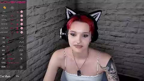 Snapshot of lauren_raquel chatting on 06-22-26, 06:38 Eva online show from 06-22-26, 06:38