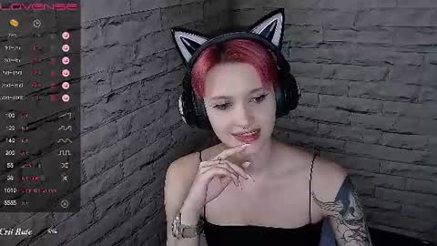 Snapshot of lauren_raquel chatting on 06-27-26, 06:02 Eva online show from 06-27-26, 06:02