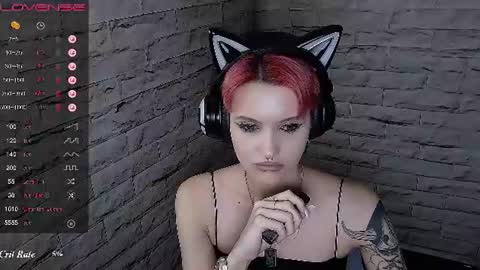 Snapshot of lauren_raquel chatting on 06-29-26, 07:03 Eva online show from 06-29-26, 07:03
