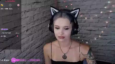 Snapshot of lauren_raquel chatting on 08-02-26, 01:31 Eva online show from 08-02-26, 01:31