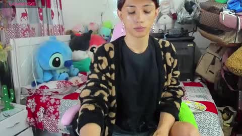 Snapshot of laurencesophiets chatting on 12-17-24, 04:32 SF online show from 12-17-24, 04:32