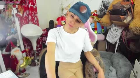 Snapshot of laurencesophiets chatting on 12-27-24, 02:54 SF online show from 12-27-24, 02:54