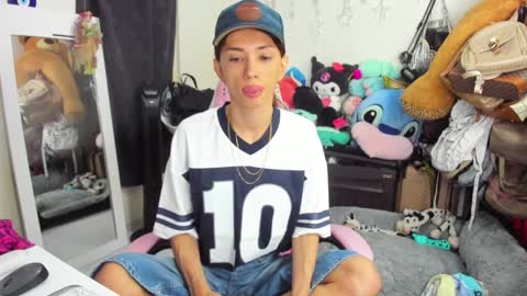Snapshot of laurencesophiets chatting on 01-08-25, 03:28 SF online show from 01-08-25, 03:28
