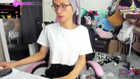 Snapshot of laurencesophiets chatting on 01-14-25, 05:56 SF online show from 01-14-25, 05:56