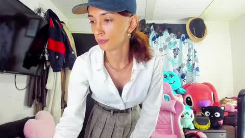 Snapshot of laurencesophiets chatting on 01-22-25, 05:17 SF online show from 01-22-25, 05:17