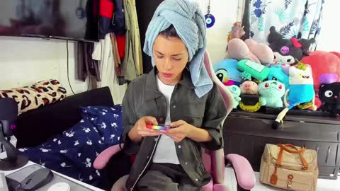 Snapshot of laurencesophiets chatting on 01-25-25, 03:41 SF online show from 01-25-25, 03:41