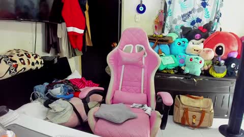 Snapshot of laurencesophiets chatting on 02-08-25, 09:36 SF online show from 02-08-25, 09:36