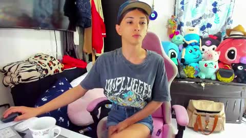 Snapshot of laurencesophiets chatting on 02-23-25, 02:57 SF online show from 02-23-25, 02:57