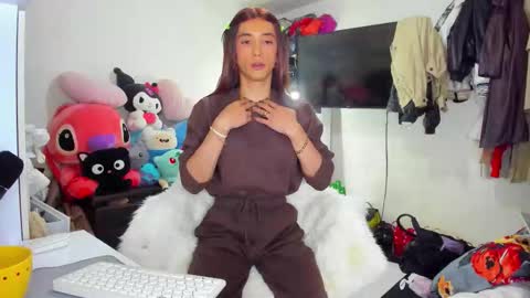 Snapshot of laurencesophiets chatting on 10-10-25, 07:13 SF online show from 10-10-25, 07:13