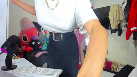 Snapshot of laurencesophiets chatting on 10-14-25, 05:58 SF online show from 10-14-25, 05:58