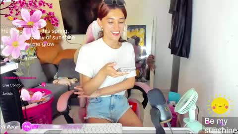 Snapshot of laurencesophiets chatting on 05-19-26, 05:08 SF online show from 05-19-26, 05:08