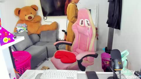 Snapshot of laurencesophiets chatting on 05-22-26, 03:17 SF online show from 05-22-26, 03:17