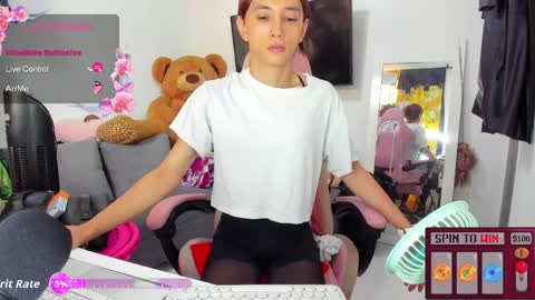 Snapshot of laurencesophiets chatting on 06-01-26, 04:52 SF online show from 06-01-26, 04:52