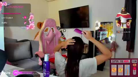 Snapshot of laurencesophiets chatting on 07-23-26, 04:27 SF online show from 07-23-26, 04:27
