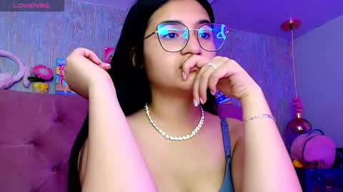 Snapshot of laurenelovex chatting on 01-11-26, 05:12 Laurene online show from 01-11-26, 05:12