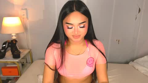 Snapshot of laurenfox16 chatting on 06-06-26, 04:12 chloe3 online show from 06-06-26, 04:12