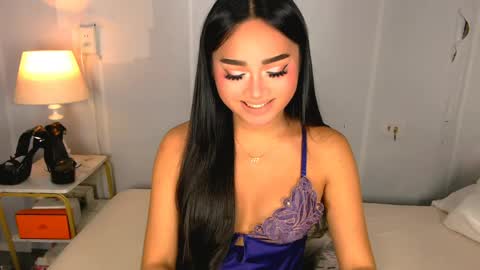 Snapshot of laurenfox16 chatting on 06-07-26, 06:33 chloe3 online show from 06-07-26, 06:33