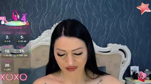 Snapshot of laurenjenssen chatting on 02-14-25, 09:24 Laura online show from 02-14-25, 09:24