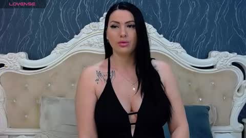 Snapshot of laurenjenssen chatting on 02-16-25, 11:27 Laura online show from 02-16-25, 11:27