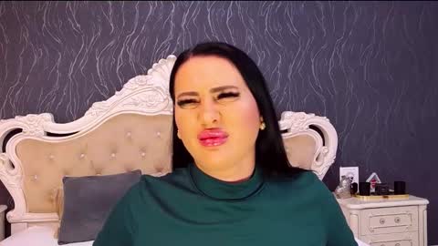 Snapshot of laurenjenssen chatting on 09-13-25, 08:25 Laura online show from 09-13-25, 08:25