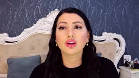 Snapshot of laurenjenssen chatting on 10-01-25, 02:45 Laura online show from 10-01-25, 02:45