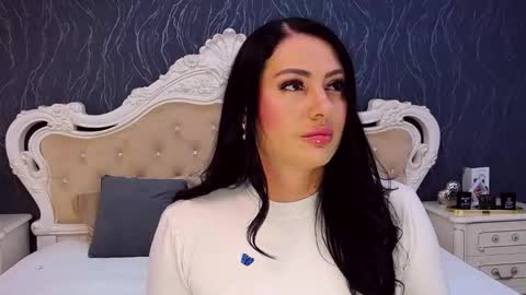 Snapshot of laurenjenssen chatting on 11-04-25, 07:18 Laura online show from 11-04-25, 07:18