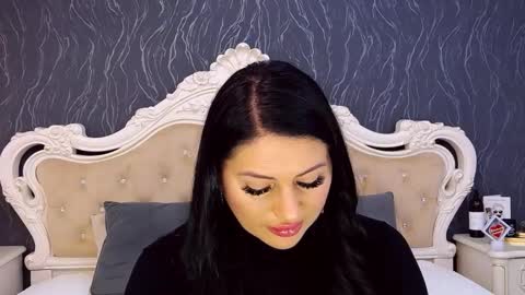 Laura online show from 11-23-25, 09:53