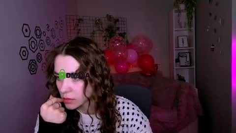 Snapshot of laurenmurrr chatting on 02-20-26, 10:27 Laure online show from 02-20-26, 10:27