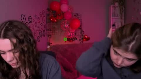 Snapshot of laurenmurrr chatting on 02-28-26, 10:16 Laure online show from 02-28-26, 10:16