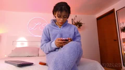 Lauren Saenz online show from 01-23-25, 12:09