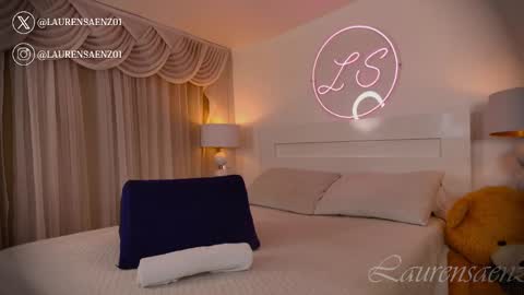 Lauren Saenz online show from 01-27-25, 12:05