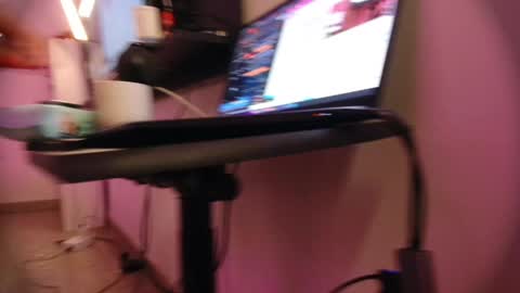 Lauren Saenz online show from 05-19-26, 12:00
