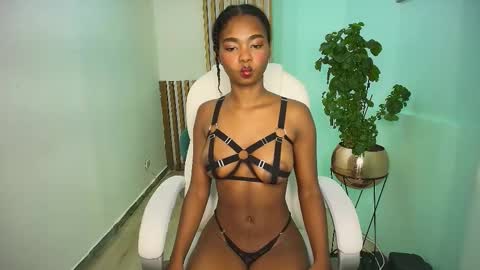 Snapshot of laurensnow1_ chatting on 02-21-25, 10:26 Lauren online show from 02-21-25, 10:26