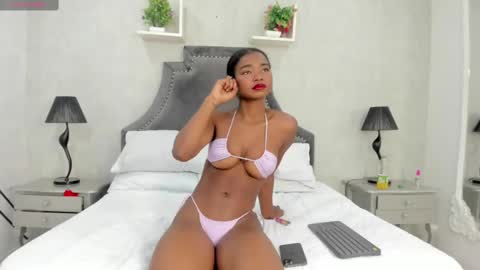 Snapshot of laurensnow1_ chatting on 03-08-25, 04:06 Lauren online show from 03-08-25, 04:06