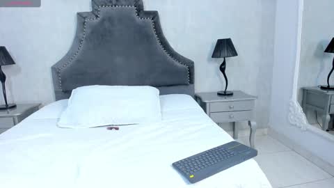 Snapshot of laurensnow1_ chatting on 10-02-25, 04:03 Lauren online show from 10-02-25, 04:03