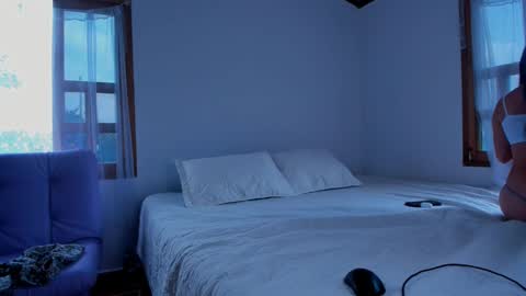 Lucie  online show from 03-10-25, 05:29