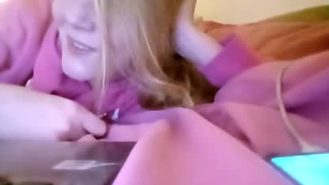 Snapshot of lauriehotxxx chatting on 11-22-25, 05:45 lauriehotxxx online show from 11-22-25, 05:45