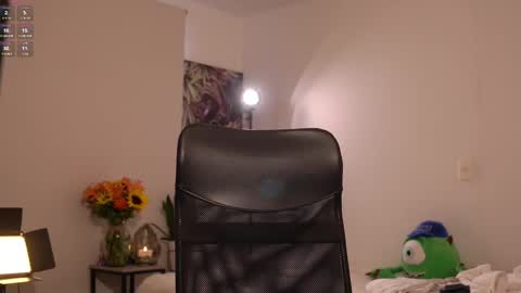 laurita_4 online show from 02-11-25, 04:02