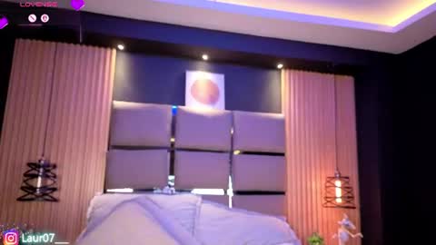 Lau Roberts online show from 07-07-26, 07:23