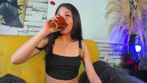 Snapshot of laurynandnarem chatting on 04-15-26, 04:41 Laury and Narem online show from 04-15-26, 04:41