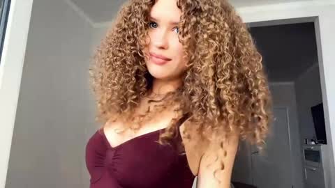 Snapshot of lavadahazeltine chatting on 05-30-26, 09:50 Elin online show from 05-30-26, 09:50