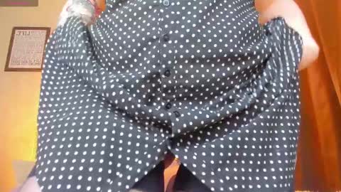 Snapshot of lavender_tender chatting on 04-29-26, 05:17 Lav online show from 04-29-26, 05:17